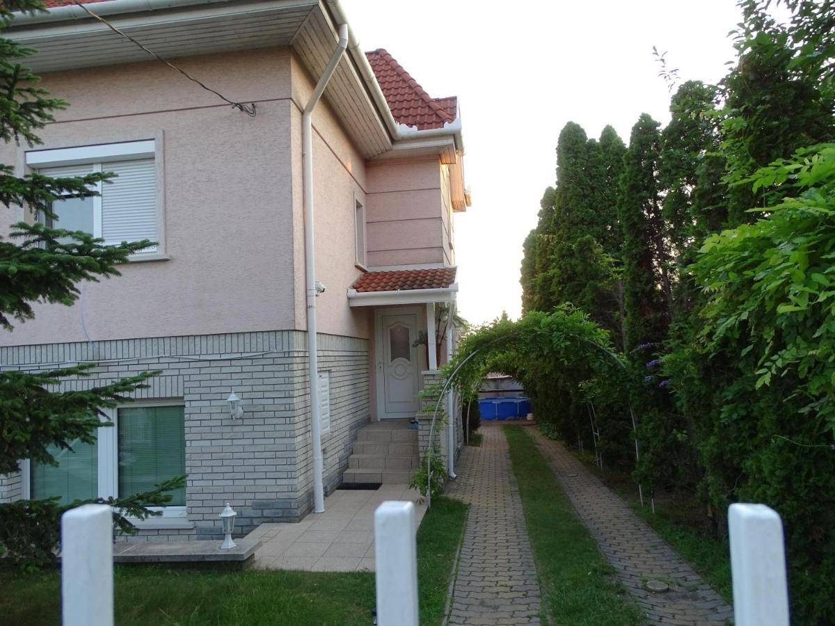 布达佩斯苹果酒店 Будапешт Экстерьер фото